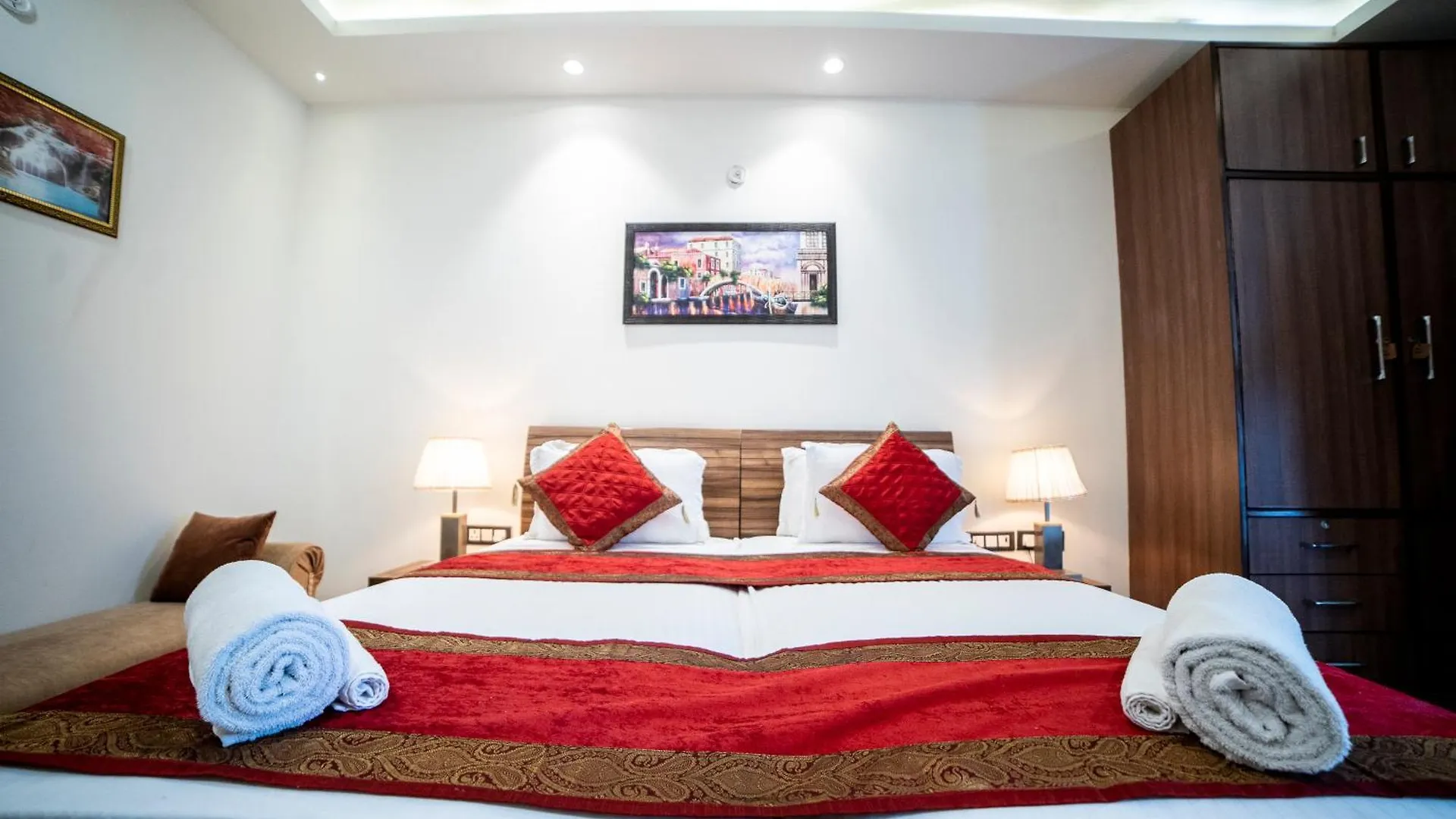 Hotel Gracia Golf Γκουργκάον