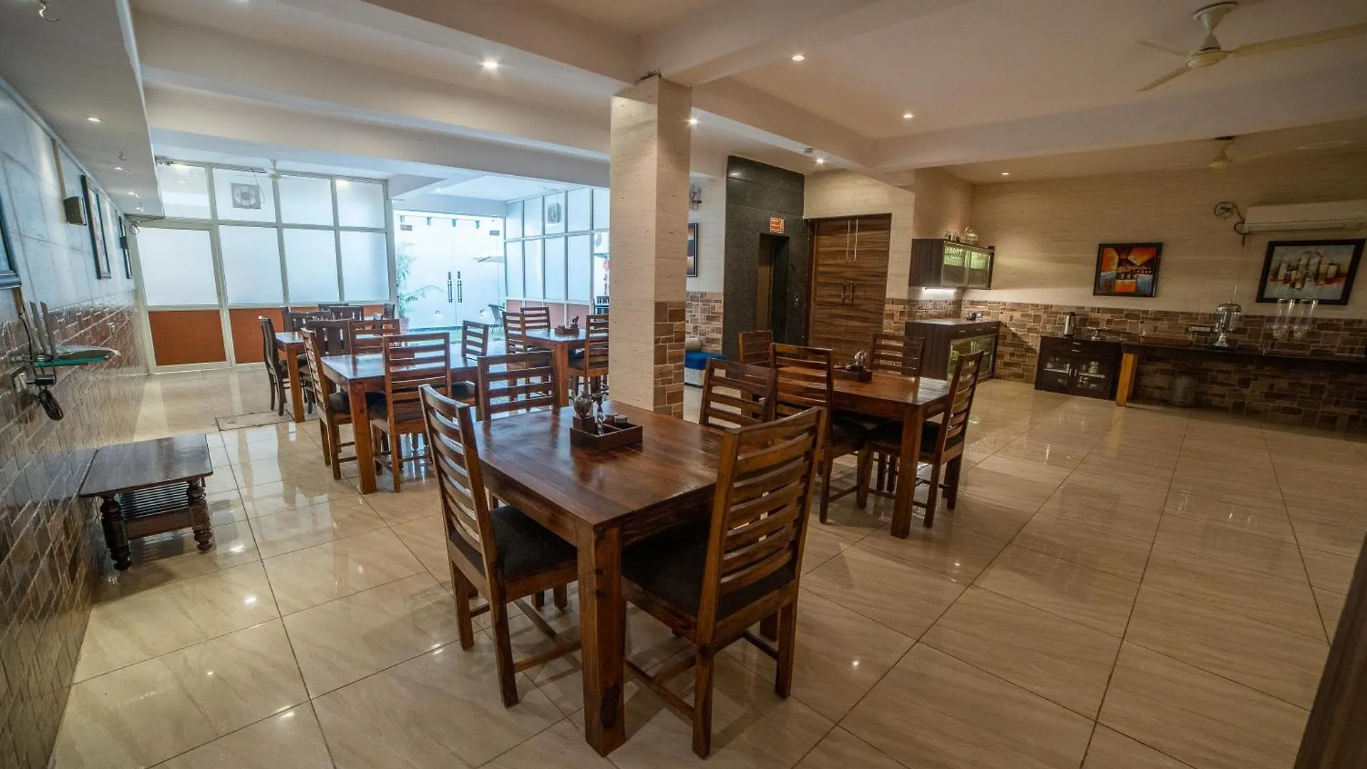 Hotel Gracia Golf Γκουργκάον